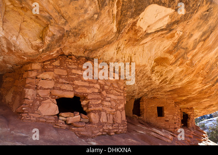 Die "House on Fire" Pueblo-Ruinen unter einer Klippe im Mule Canyon in der Cedar Mesa Plateau of Utah Stockfoto