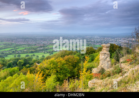 Sonnenuntergang am Schornstein des Teufels auf Leckhampton Hügel in Cheltenham, England Stockfoto