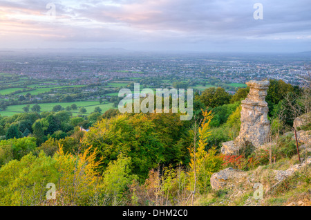 Sonnenuntergang am Schornstein des Teufels auf Leckhampton Hügel in Cheltenham, England Stockfoto