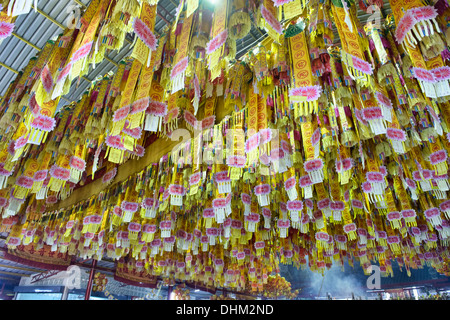 Papier-Wünsche für Glück beim vegetarischen Festival in Bangkok, Thailand Stockfoto