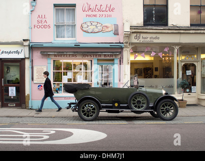 Morris Bullnose parkten außerhalb Wheelers Oyster Bar Whitstable Kent UK Stockfoto