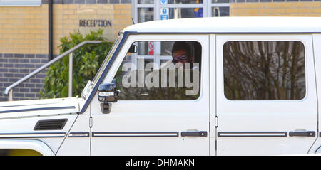 Emmanuel Adebayor in seinem Auto Tottenham Hotspur Spieler und Management bei den Spurs training Boden und Dorf in Essex Essex, England - 30.04.12 Stockfoto