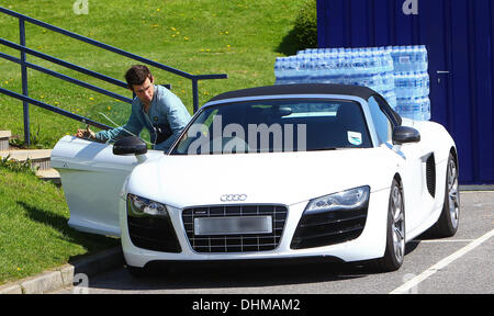 Gareth Bale und seine Audi R8 Tottenham Hotspur Spieler und Management bei den Spurs training Boden und Dorf in Essex Essex, England - 30.04.12 Stockfoto