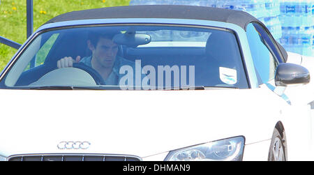 Gareth Bale und seine Audi R8 Tottenham Hotspur Spieler und Management bei den Spurs training Boden und Dorf in Essex Essex, England - 30.04.12 Stockfoto