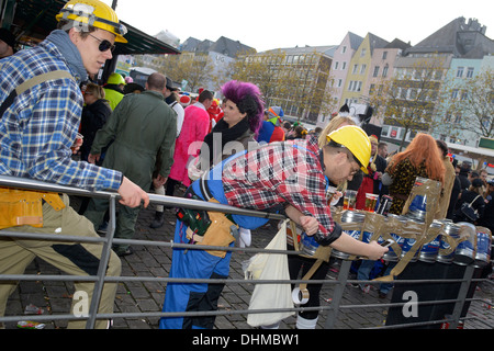 Karneval, im lokalen Dialekt Kölsch "Fastelovend" genannt wird, ist sehr wichtig in Köln. 11:11 am 11. November Stockfoto