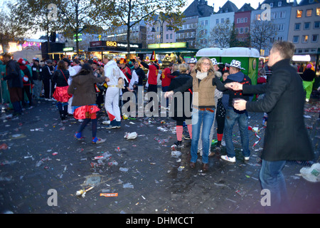 Karneval, im lokalen Dialekt Kölsch "Fastelovend" genannt wird, ist sehr wichtig in Köln. 11:11 am 11. November Stockfoto