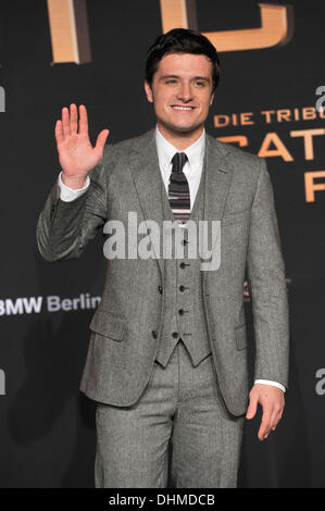 Berlin, Deutschland. 12. November 2013. Josh Hutcherson - The Hunger Games Premiere - CATCHING FIRE im CINESTAR SONY CENTER in Berlin 12. November 2013 - Foto: SuccoMedia / Ralf Succo/Picture Alliance © Dpa picture-Alliance/Alamy Live News Stockfoto