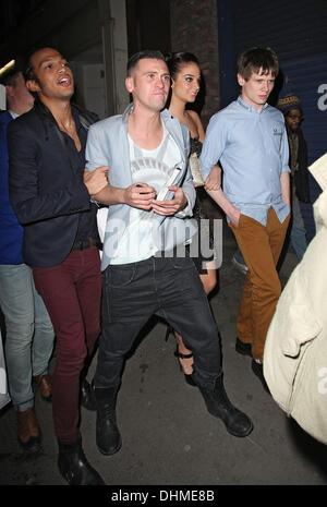 Tulisa Contostavlos Mahiki Nachtclub mit Freund Jack O'Connell angekommen.  London, England - 02.05.12 Stockfoto