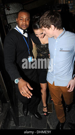 Tulisa Contostavlos Mahiki Nachtclub mit Freund Jack O'Connell angekommen.  London, England - 02.05.12 Stockfoto