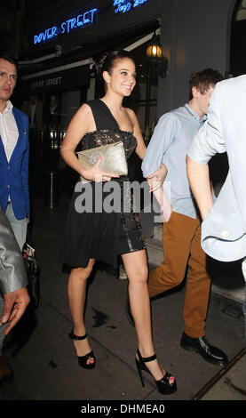 Tulisa Contostavlos Mahiki Nachtclub mit Freund Jack O'Connell angekommen.  London, England - 02.05.12 Stockfoto