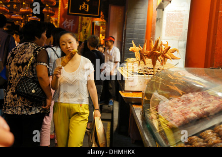 Szene am Wangfujing Food Street, Beijing, China Stockfoto