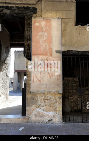 Ein Zeichen Werbung ein Weingeschäft an der Hauptstraße in Herculaneum Stockfoto