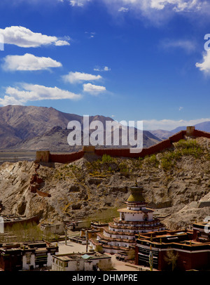 Blick auf die Kumbum-Tschörten (Stupa) & Palcho Kloster, Gyantse, Tibet, China, Asien Stockfoto