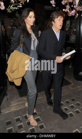 Buchen Sie Sir Paul McCartney und Nancy Shevell Mary McCartney "Food" - Launch-Party im Liberty-London-London, England - 03.05.12 statt Stockfoto