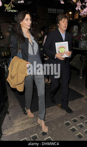 Buchen Sie Sir Paul McCartney und Nancy Shevell Mary McCartney "Food" - Launch-Party im Liberty-London-London, England - 03.05.12 statt Stockfoto