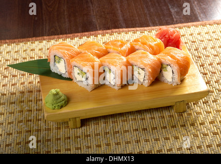 Philadelphia-Klassiker. Japanisches sushi Stockfoto