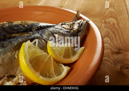 Makrelen auf dem Grill. Stockfoto