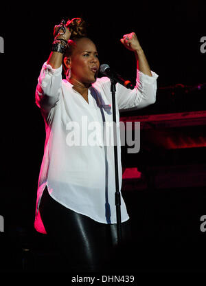 Trecina Atkins-Campbell von Mary Mary führt im Hard Rock Live im Seminole Hard Rock Hotel und Casino ft. Lauderdale, Florida - 06.05.12 Stockfoto