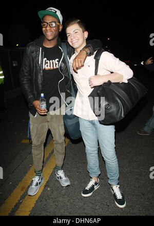 Té Eugene und Sonny Jay der liebenswerte Schurken Promis verlassen die "Britain es Got Talent" Studios nach London, England - 08.05.12 live show Stockfoto