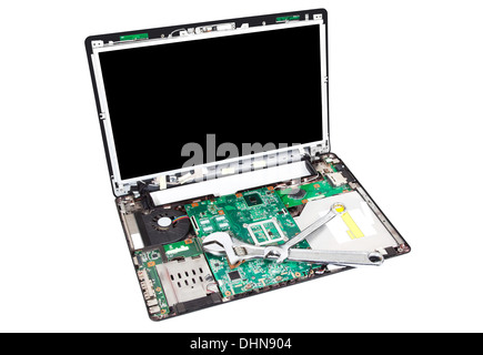 Laptop zerlegt mit Schraubenschlüssel drauf Stockfoto