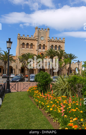 Rathaus Stadt Ciutadella Menorca und Gärten in Ciudadela auf den Balearischen Inseln Stockfoto