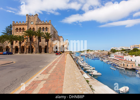 Ciutadella Menorca Rathaus und Hafen in Ciudadela auf den Balearischen Inseln Stockfoto