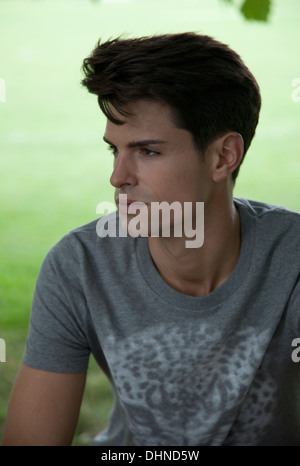 Junger Mann Outdoor Portrait Stockfoto