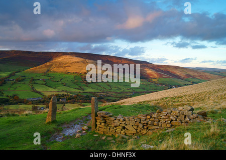 UK, Derbyshire, Peak District, Blick über Hope Valley von Hollins Kreuz Stockfoto