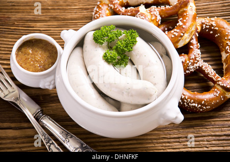 Bayerisches Frühstück mit Weißwurst Stockfoto