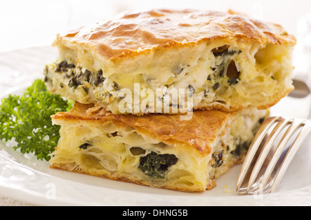 Burek mit Feta und Spinat Stockfoto