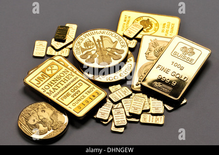 Gold Bullion - Münzen und Balken / Barren (vergoldete Repliken) Stockfoto