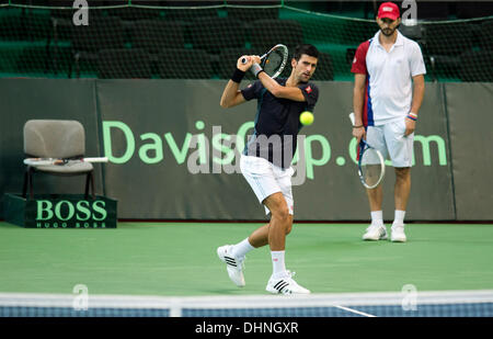 Belgrad, Serbien. 13. November 2013. Novak Djokovic (SRB) im Bild während einer Ausbildung vor des Davis-Cup-final Tennismatch, Tschechien gegen Serbien in Belgrad, Serbien am 13. November 2013. (Foto/Michal Kamaryt CTK/Alamy Live News) Stockfoto