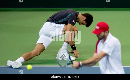 Belgrad, Serbien. 13. November 2013. Novak Djokovic (SRB) im Bild während einer Ausbildung vor des Davis-Cup-final Tennismatch, Tschechien gegen Serbien in Belgrad, Serbien am 13. November 2013. (Foto/Michal Kamaryt CTK/Alamy Live News) Stockfoto