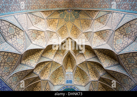 Muqarnas West Iwan, Freitagsmoschee, Isfahan, Iran Stockfoto