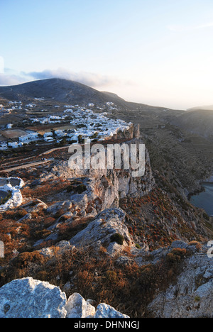 Blick auf das Dorf Chora in Folegandros Insel, Griechenland Stockfoto