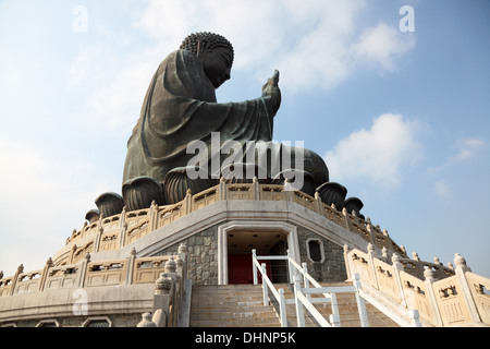 Große Bronzestatue des Tian Tan Buddha in Hongkong Stockfoto
