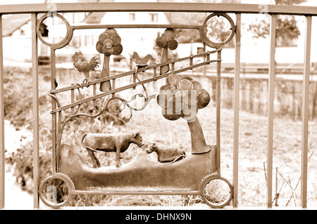 Leben auf dem Bauernhof geschmiedet sepia Stockfoto