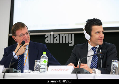 Chiba, Japan. 14. November 2013. Tokio, Japan. 14. November 2013. (L, R) Gilbert Felli, Christophe Dubi, 14. November 2013: Internationale Olympische Komitee (IOC) Direktor Gilbert Felli besuchen das IOC/Tokio 2020 Orientierung Seminar für Tokyo Olympiade 2020 Ajinomoto National Traning Center, Tokyo, Japan. © Yusuke Nakansihi/AFLO SPORT/Alamy Live News Bildnachweis: Aflo Co. Ltd./Alamy Live-Nachrichten Stockfoto