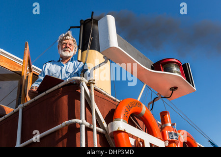 Der Skipper der alten Dampfer SS Skjelskør, Frederikssund, Seeland, Dänemark Stockfoto