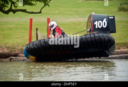 British Hovercraft Racing Championship crash Rennsport Claydon House Buckinghamshire Stockfoto