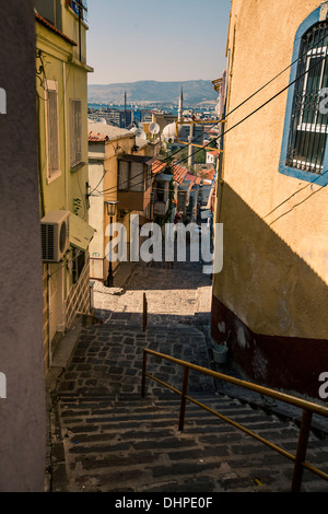 Gasse der Altstadt Izmir Türkei Stockfoto