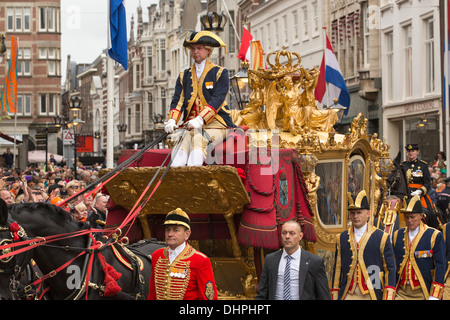 Niederlande, den Haag, genannt 17. September 2013, Sonntagsruhe, König Willem-Alexander und Maxima Königin in die goldene Kutsche Stockfoto