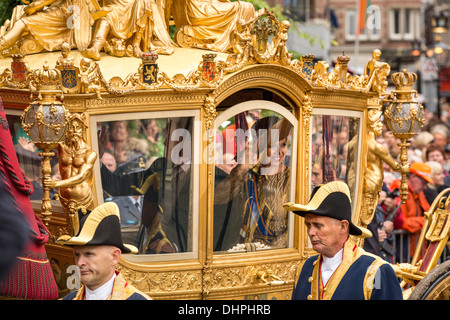 Niederlande, den Haag, genannt 17. September 2013, Sonntagsruhe, König Willem-Alexander und Maxima Königin in die goldene Kutsche Stockfoto