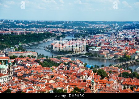 Wunderschöne Aussicht auf Prager Stadtbild und Vltava (Moldau) Stockfoto