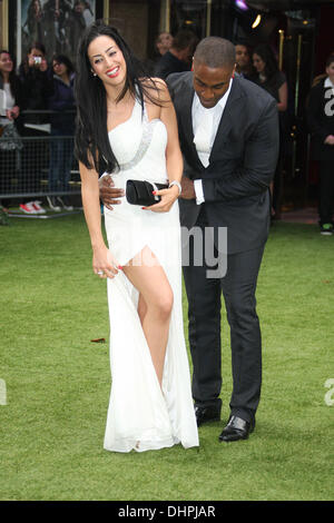 Simon Webbe und Freundin Maria Kouka Welt Premiere von Schneewittchen und der Jäger statt auf das Reich und das Odeon - Ankünfte London, England - 14.05.12 Stockfoto