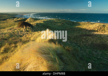 Die Küste von East Lothian, die Pentland Hills und Gullane Dünen von Gullane Point, Gullane, East Lothian Stockfoto