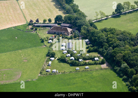 Niederlande, Brummen. Campingplatz in der Nähe von Hof. Luftbild Stockfoto