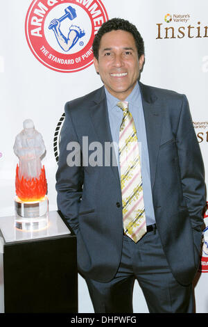 Oscar Nunez Friars Club Braten von Betty White - Ankunft New York City, USA - 16.05.12 Stockfoto