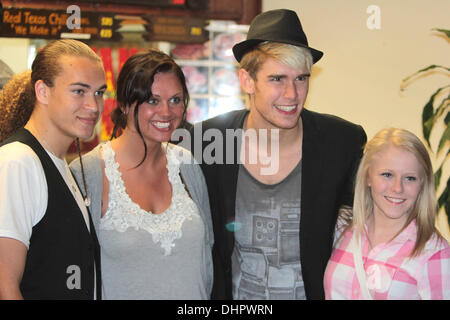 Hollie Cavanag, Colton Dixon und DeAndre Brackensick Ankunft für die 'American Idol' Afterparty im The Grove Los Angeles, Kalifornien - 16.05.12 Stockfoto