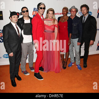 Musikgruppe Fitz und die Wutanfälle und Nancy Davis 19. jährliche Rennen zu löschen MS statt auf das Hyatt Regency Century Plaza Jahrhundert City, Kalifornien - 05.18.12 Stockfoto